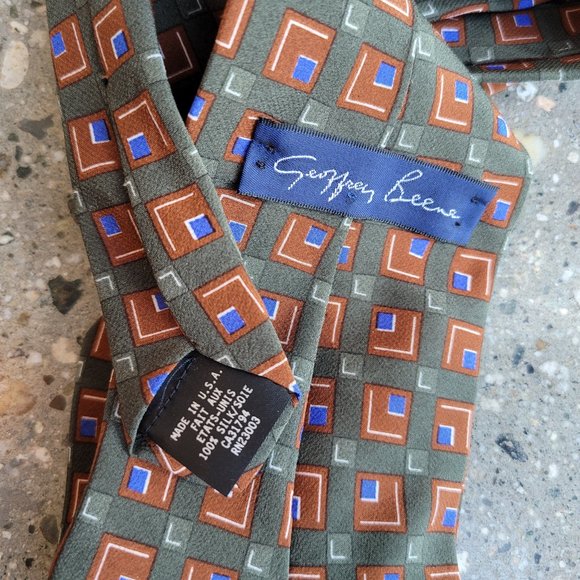 Geoffrey Beene 100% silk Tie - Picture 3 of 3